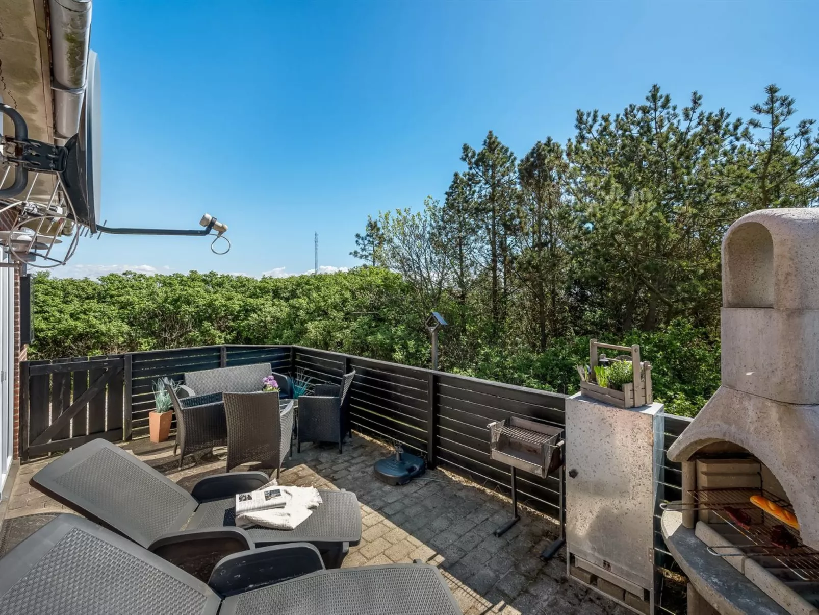 "Vappu" - 400m to the fjord-Outside