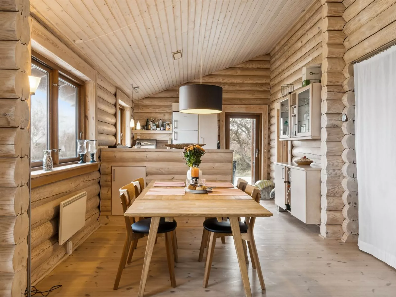 "Guthfast" - 50m from the sea - Drinnen