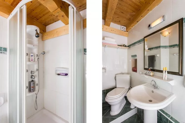 Apartment Le Galion- Two Bedroom Apartment with Partial Sea View-Badezimmer