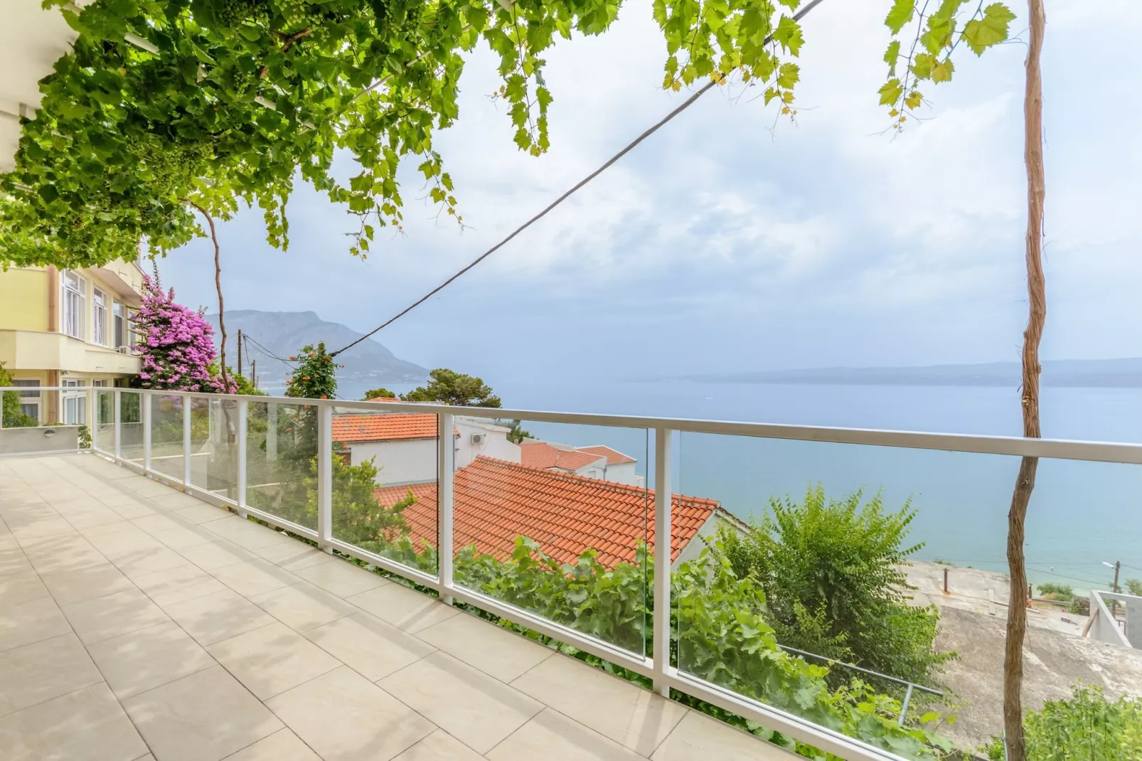 Apartments Hope (Dugi Rat) - Comfort OneBedroom Apartment with Terrace and Sea View (A1)-Terrasse