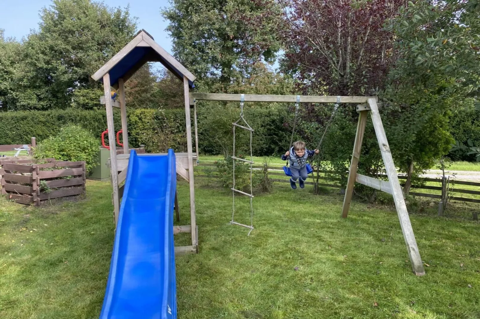 489095-Gardens in summer