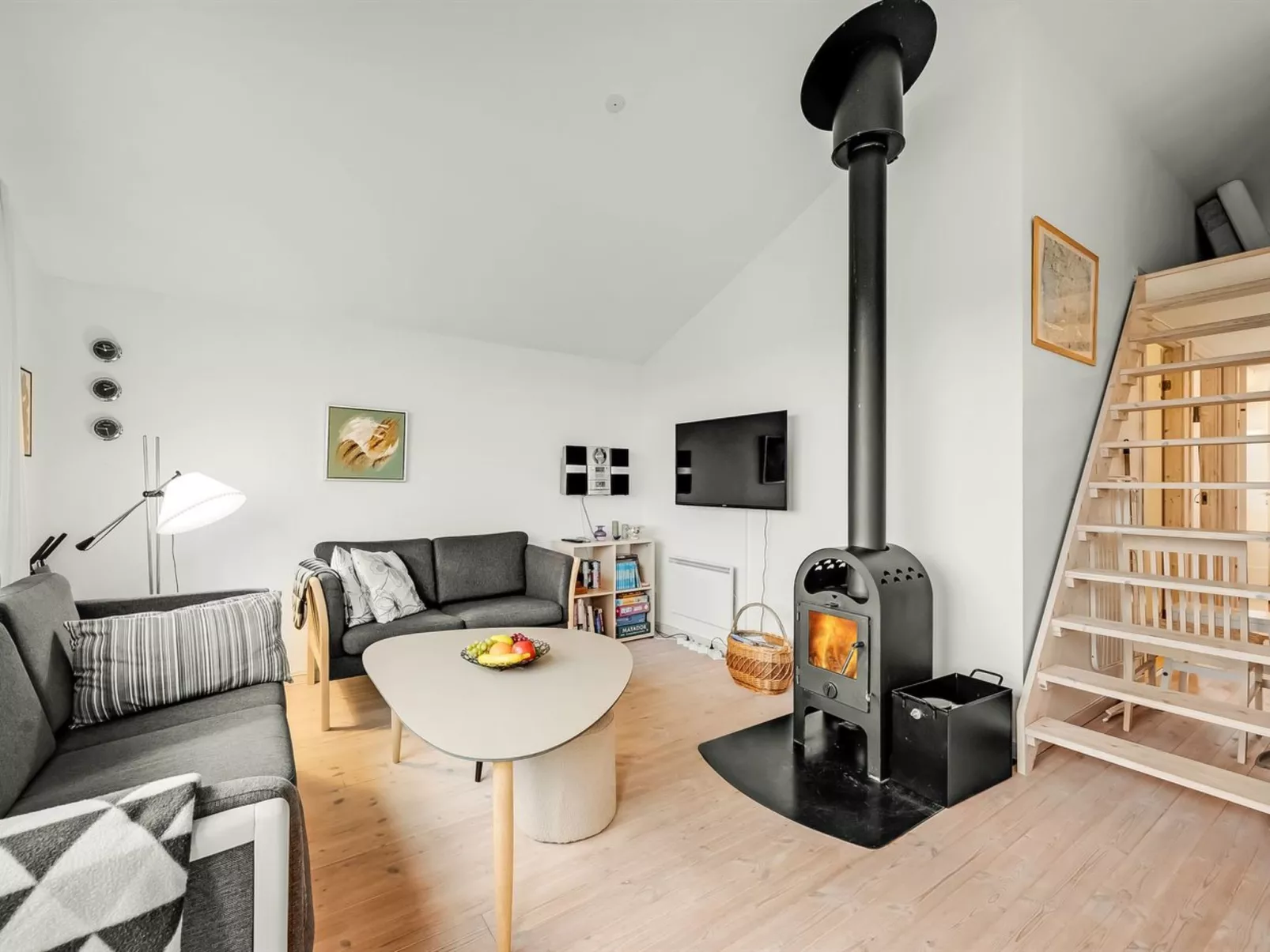 "Binta" - 300m to the fjord - Dedans