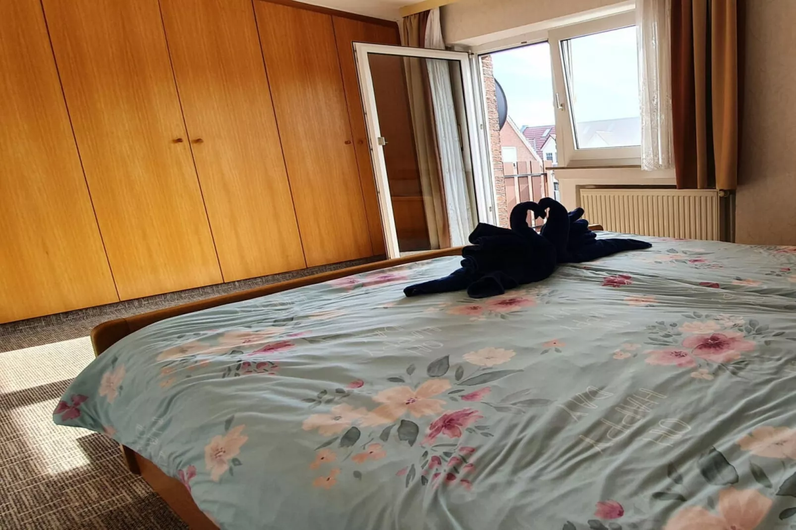 410843-Bedroom