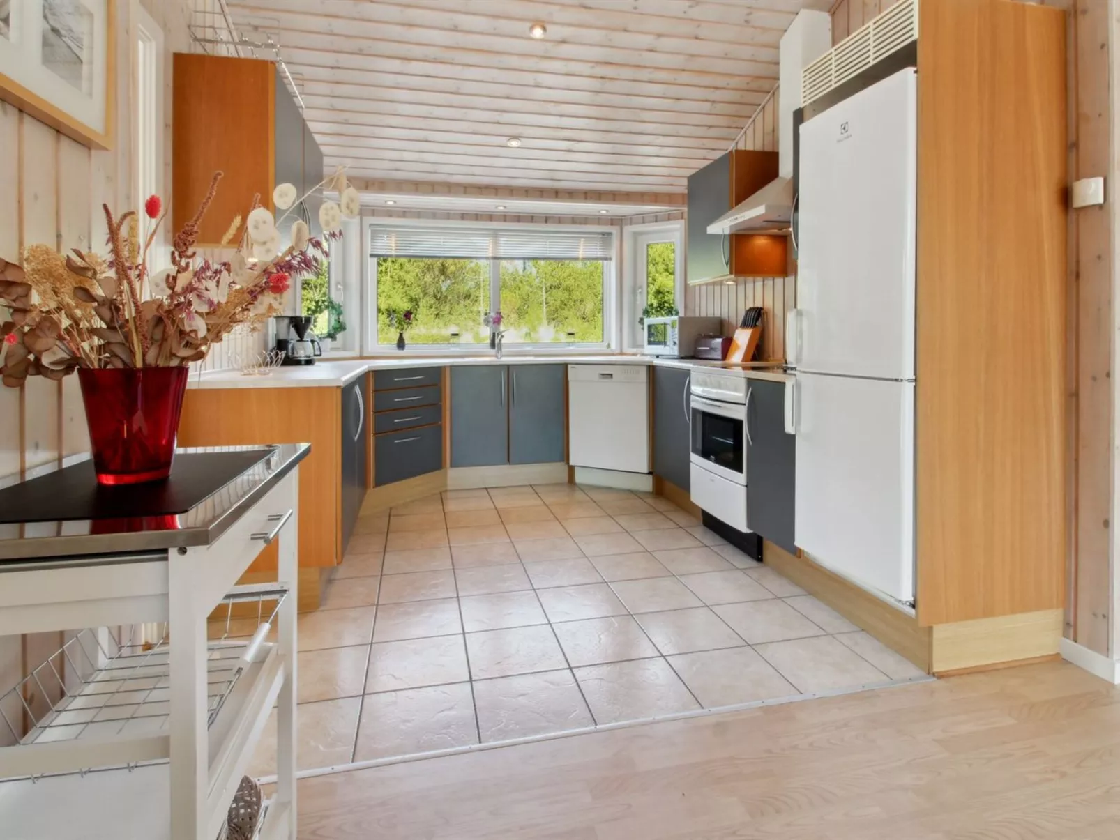 "Kiowa" - 4km from the sea-Inside