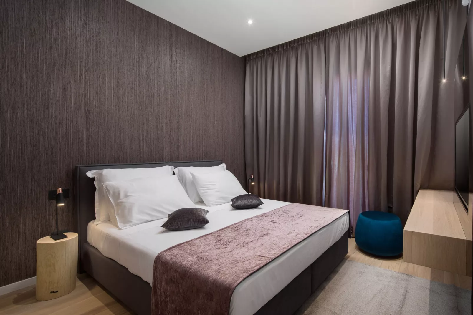 PS Deluxe-Bedroom