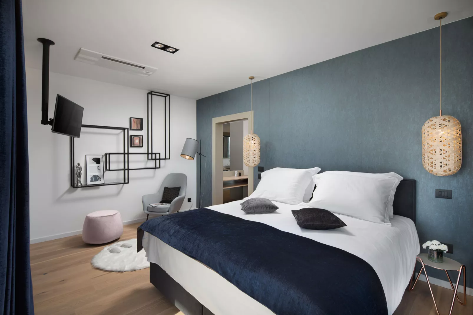 PS Deluxe-Bedroom
