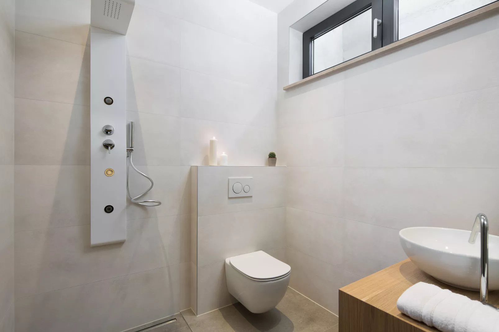 PS Deluxe-Bathroom