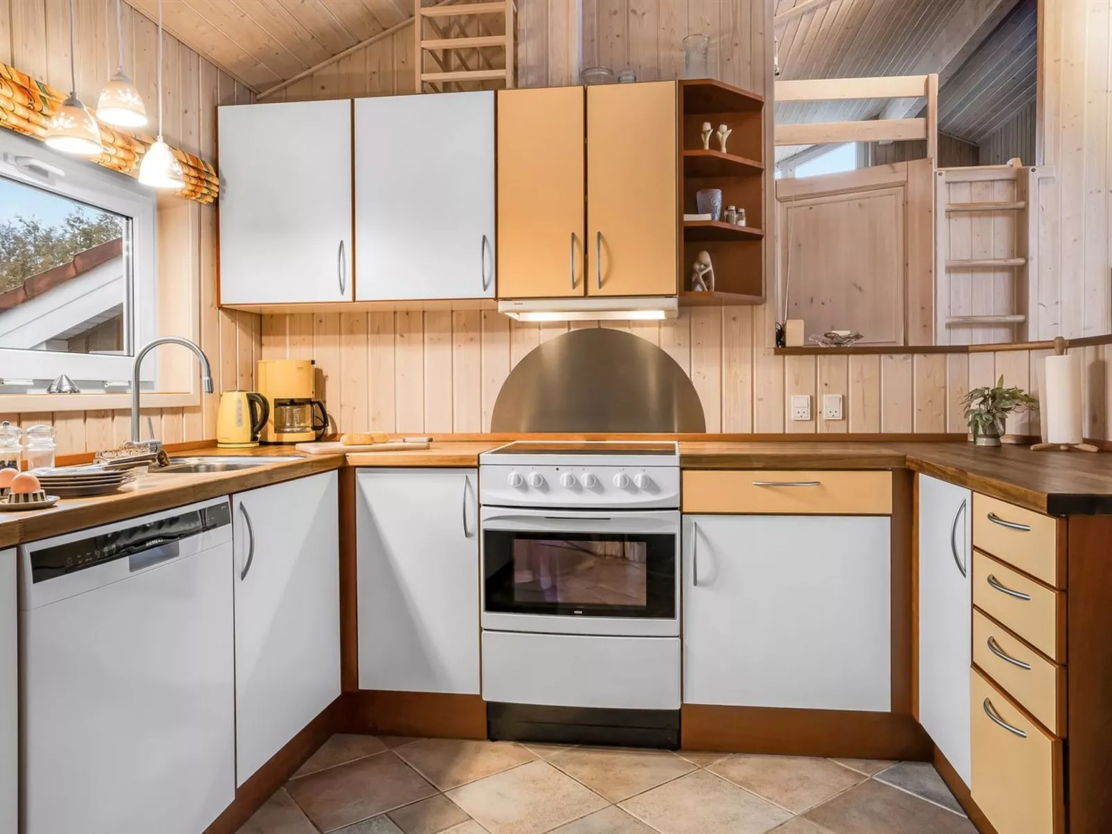 "Henne" -  from the sea-Drinnen