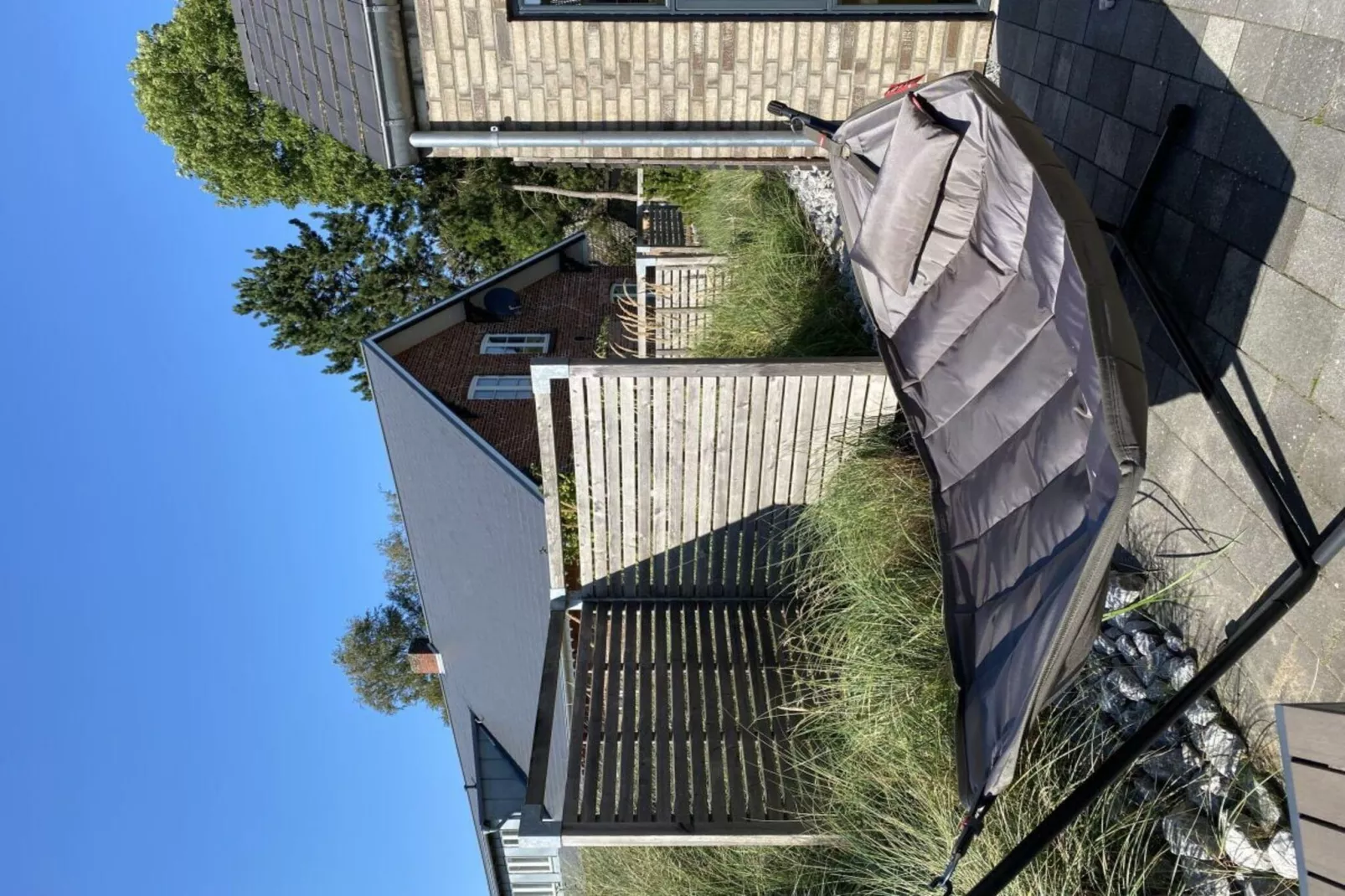 322076 - Exterior in summer