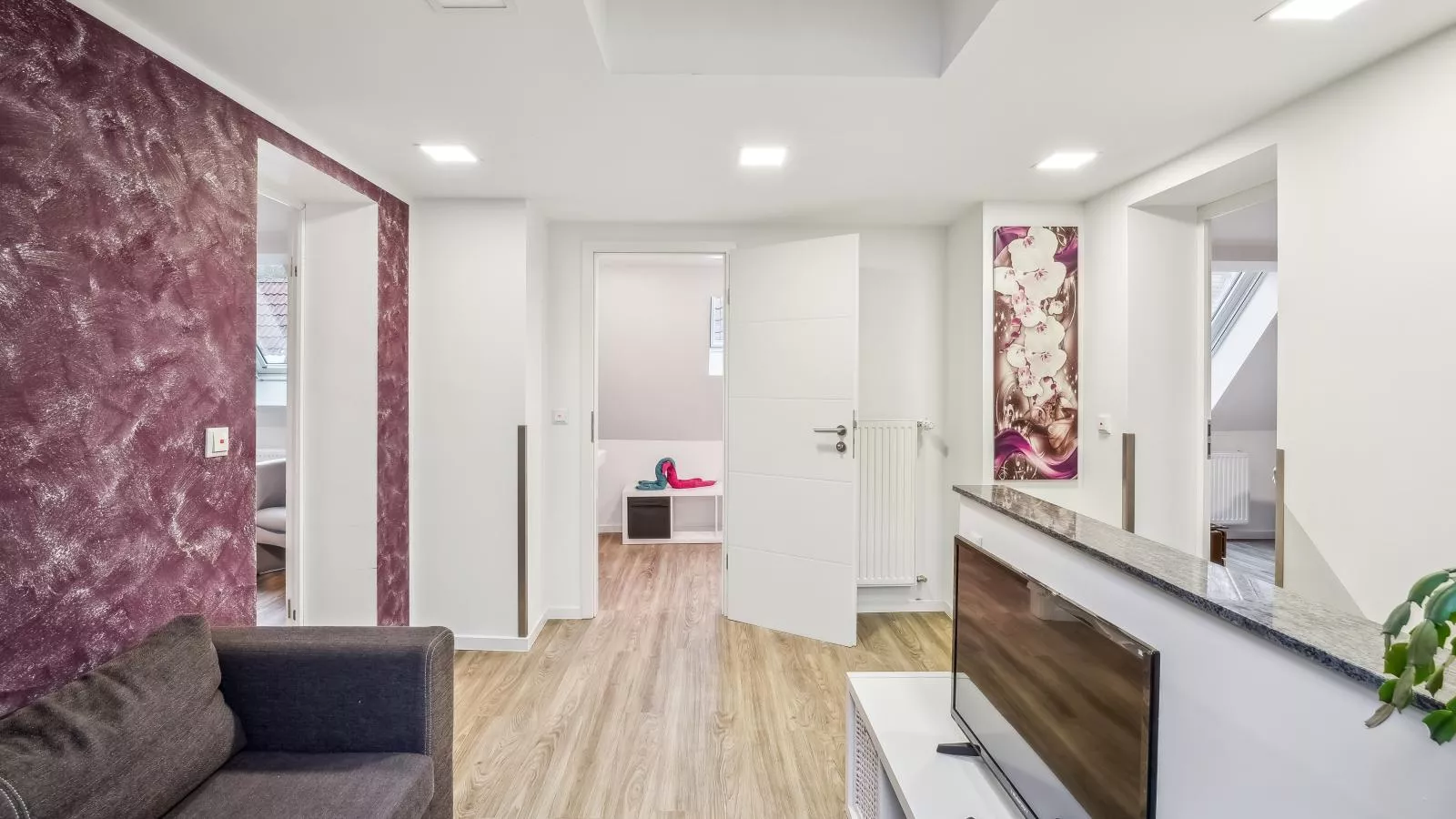 Mompels - Living room