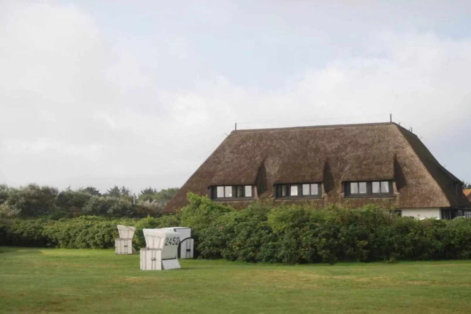 118532-Exterior in summer