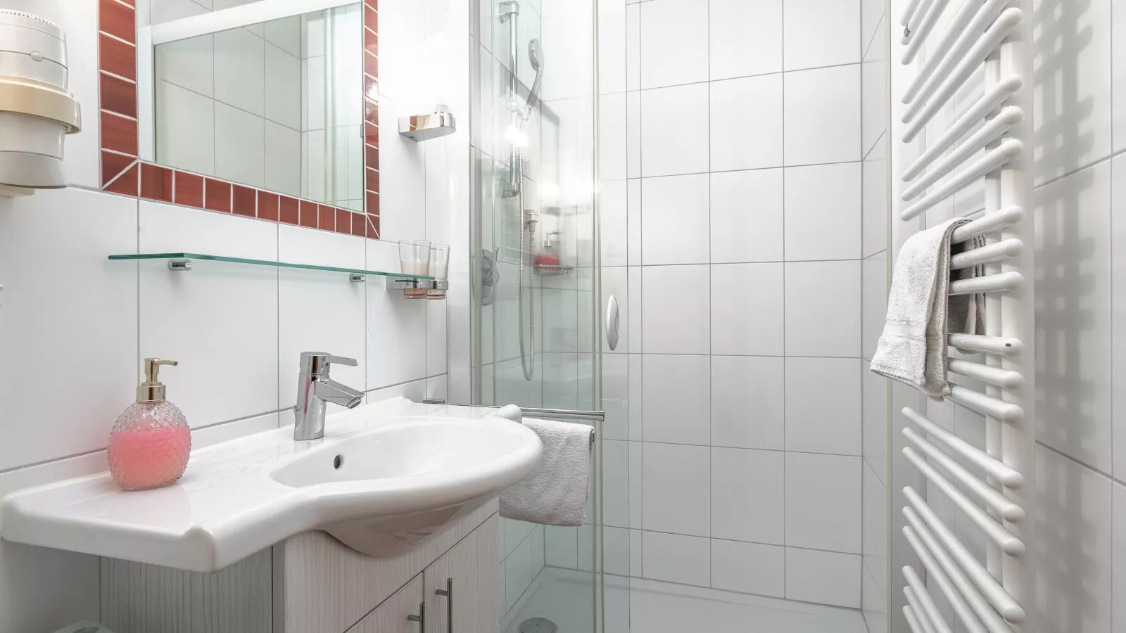 Landhaus Marchfeld Top 1  Top 2 Top 3 - Bathroom