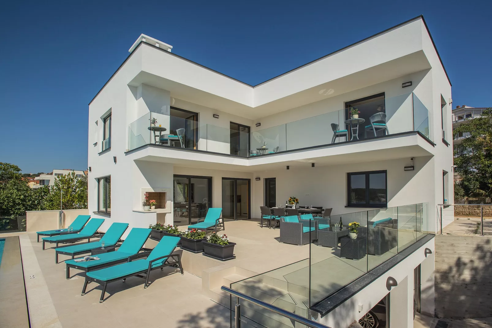 Villa Sail-Exterior summer