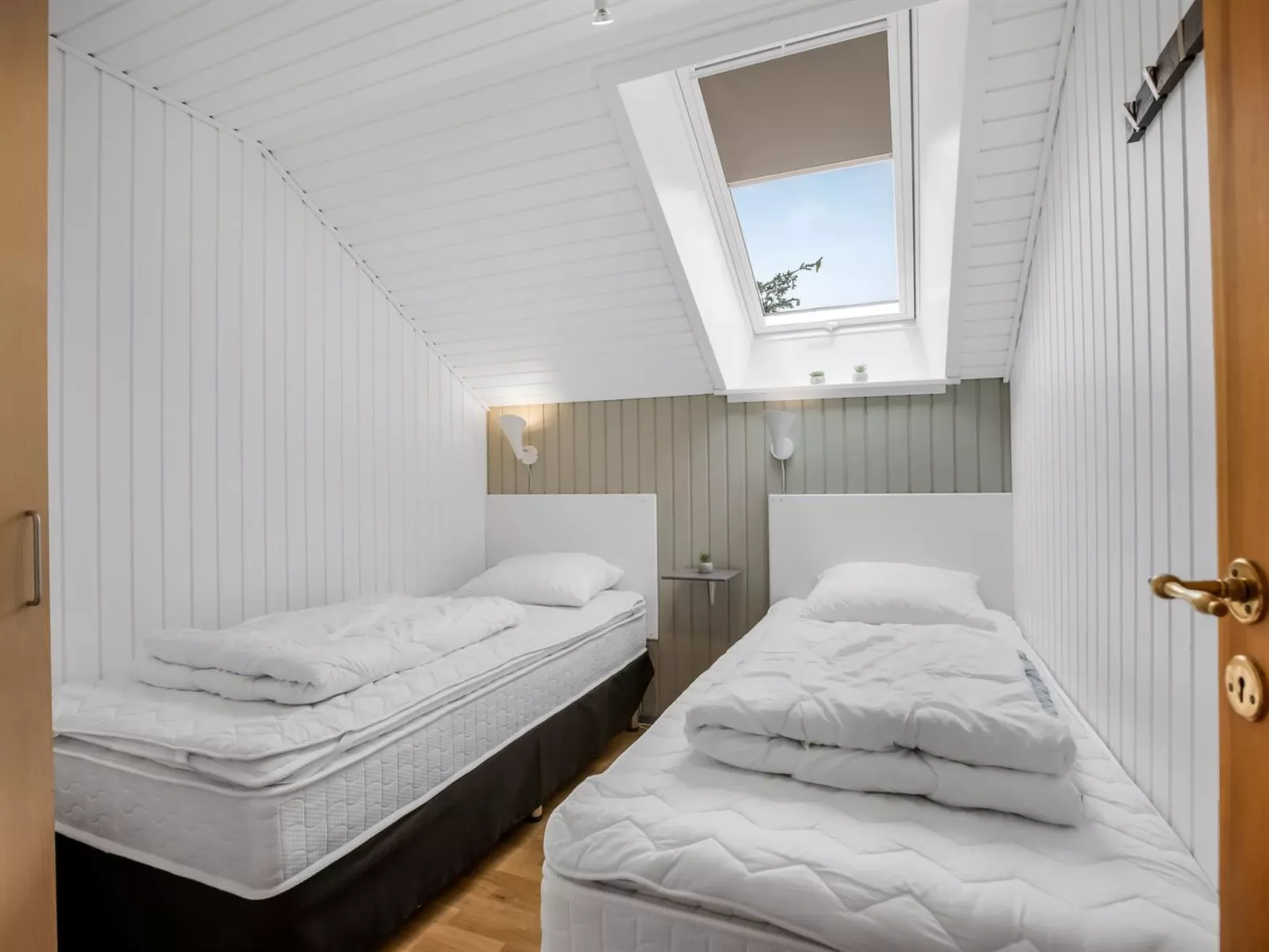 "Emiljan" -  from the sea-Dedans