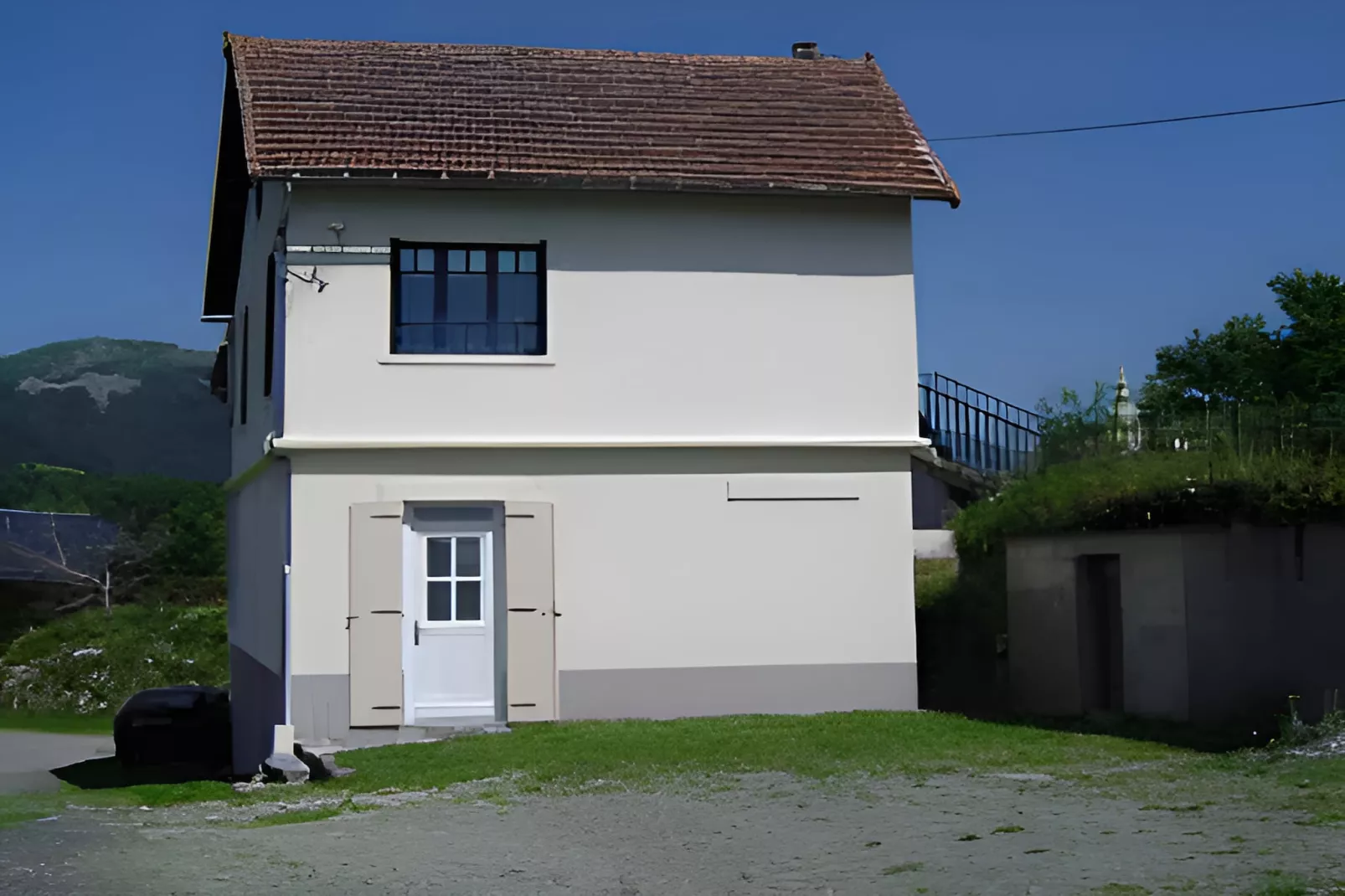 Le Chuquet-Exterior in summer