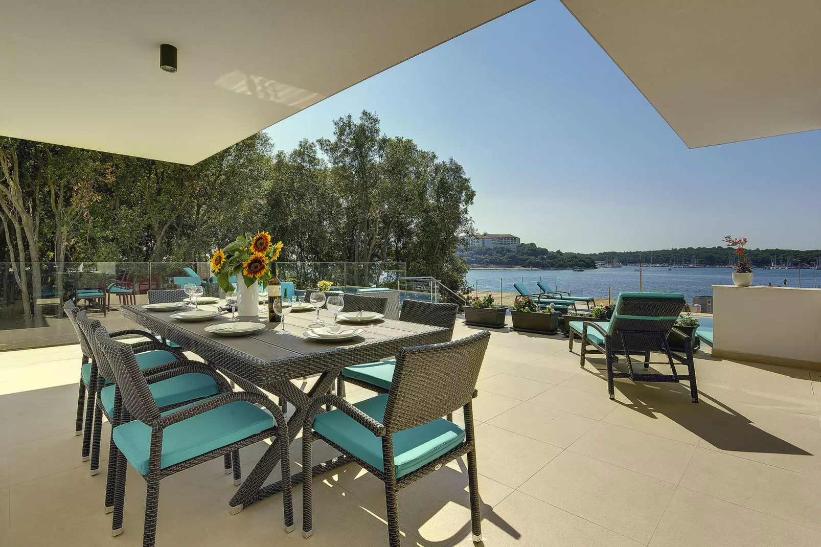 Villa Sail-Terrace balcony