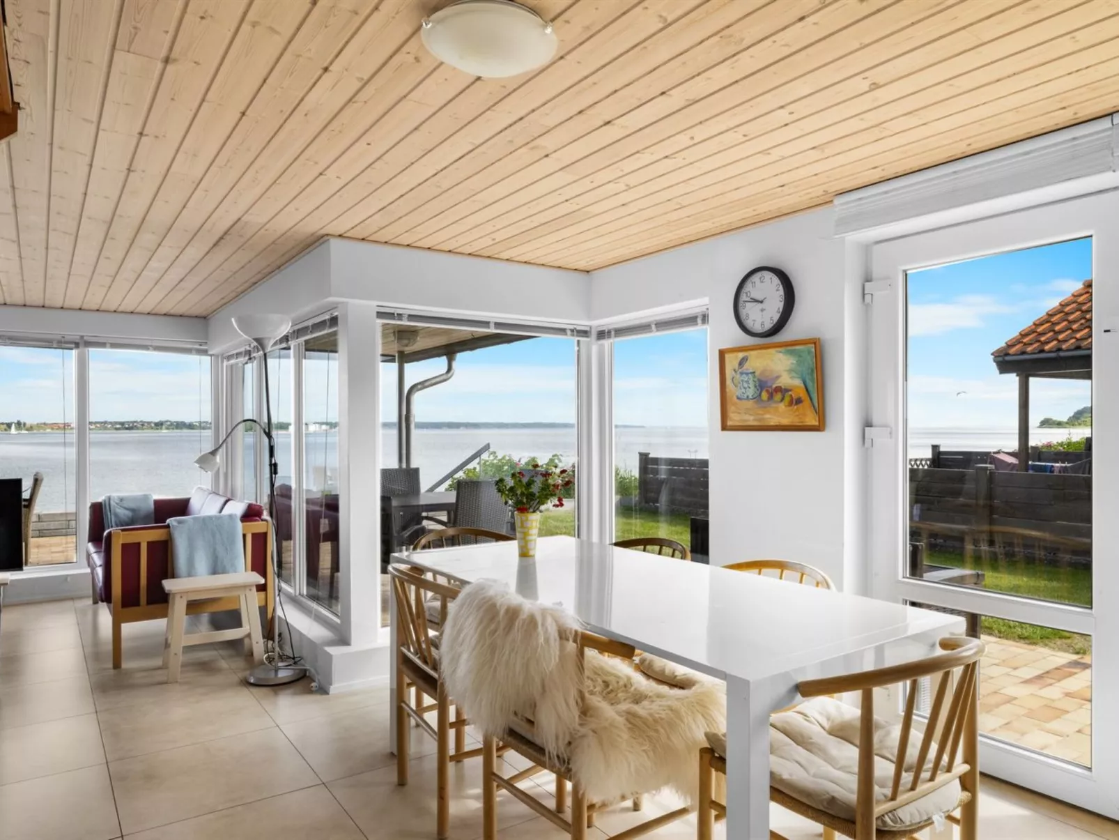 "Yngvy" - 10m from the sea-Drinnen