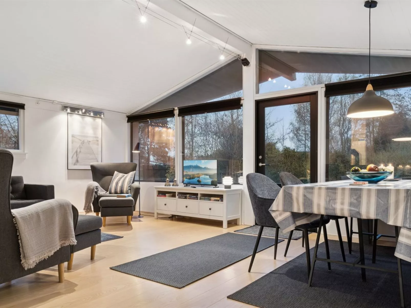 "Ordan" - 140m to the fjord-Inside