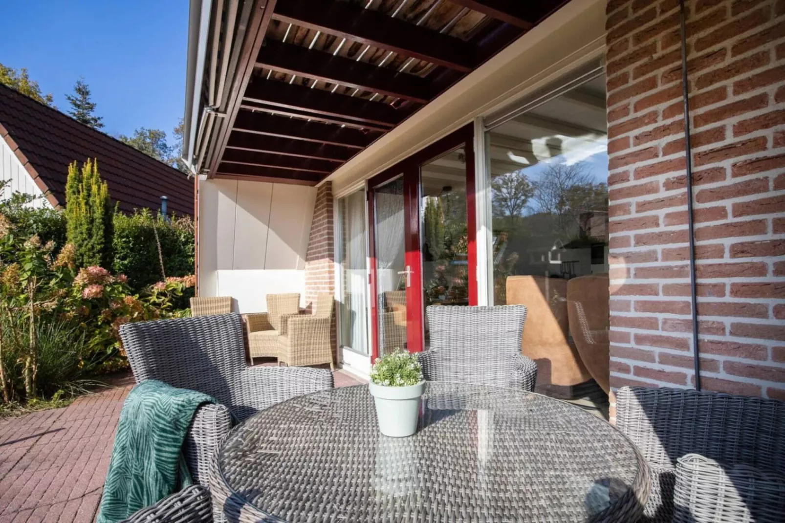 92 | Gaai | Prachtige bungalow nabij natuur-Dining room