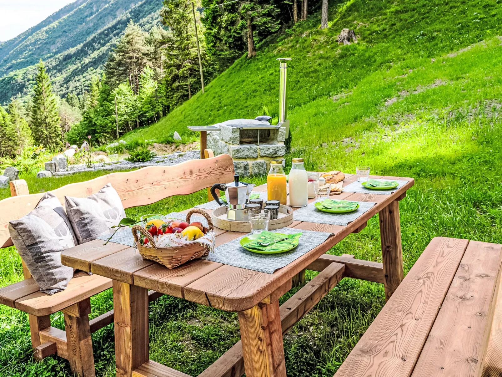 La Granda e la Piciola-Outside