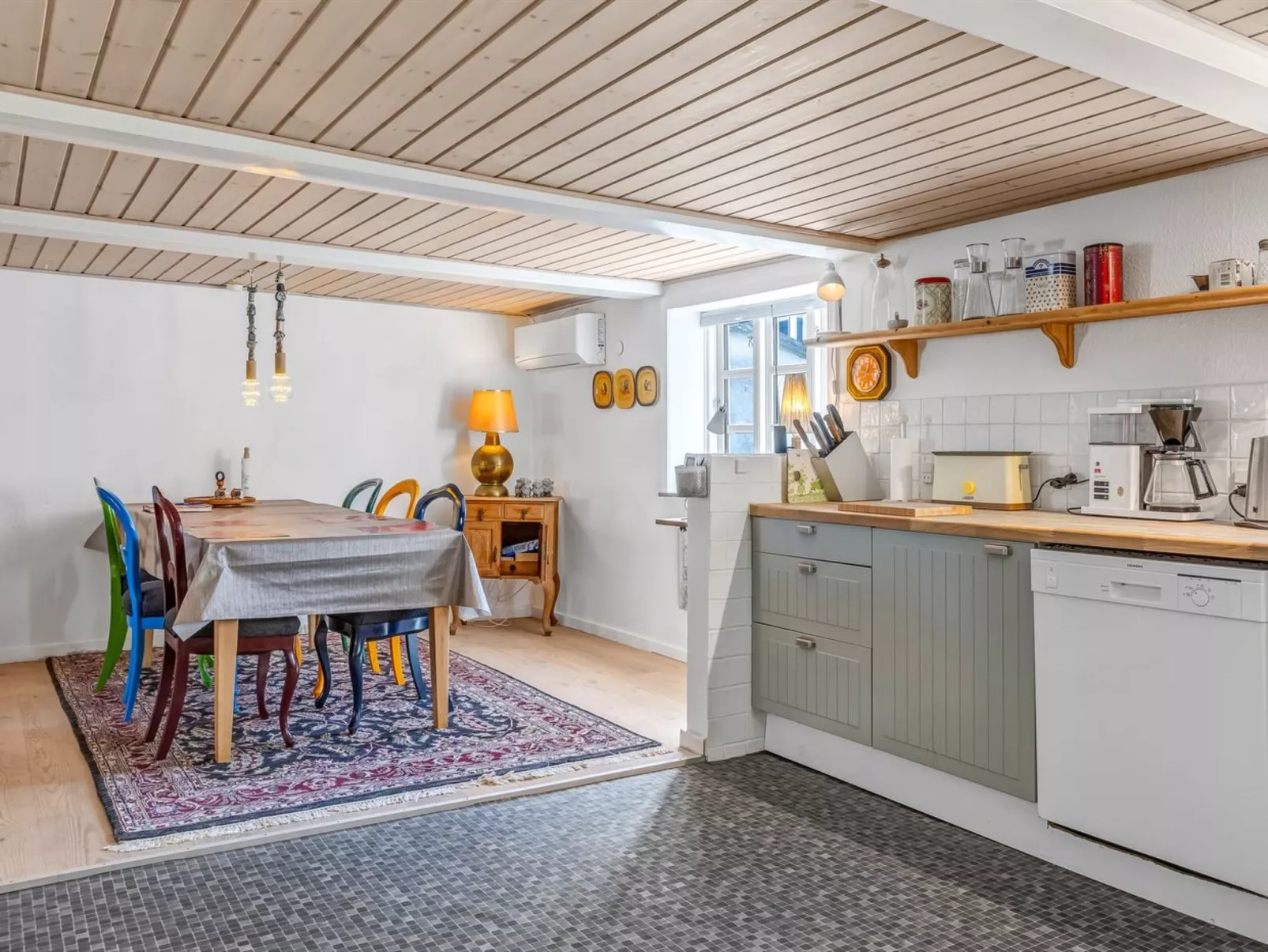 "Spase" - 23km from the sea - Drinnen