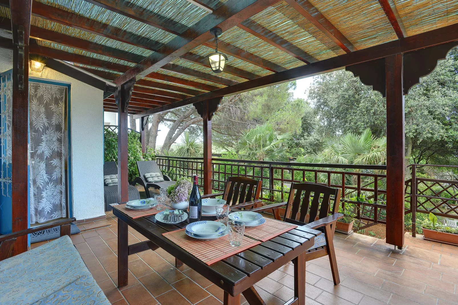 Villa Mima-Terrace balcony