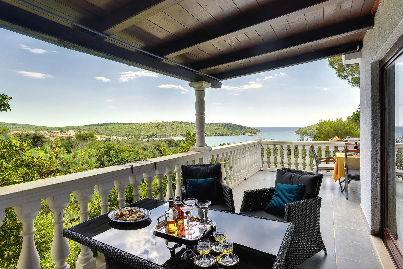 Villa Mima-Terrace balcony