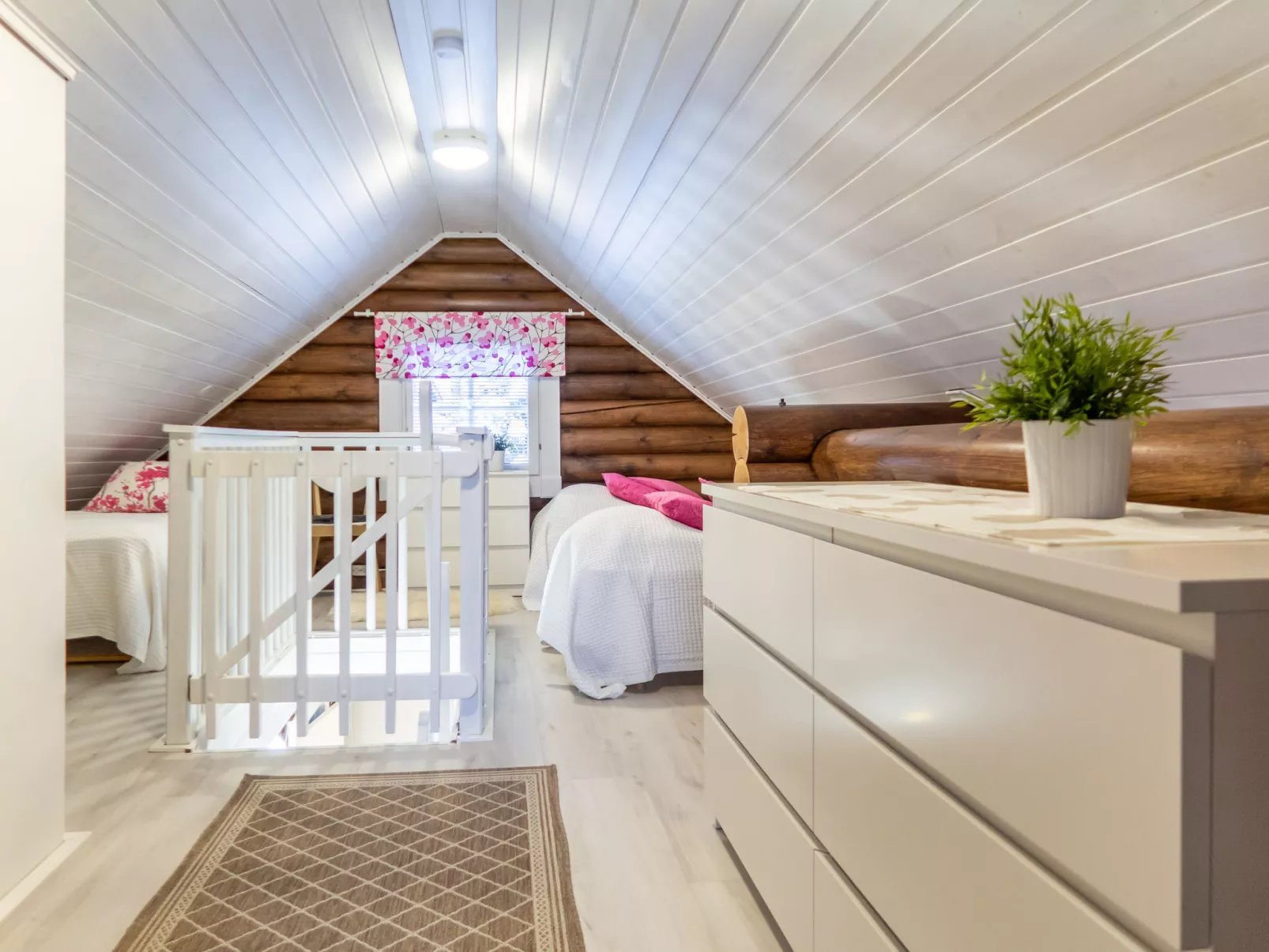 Linnanhelmi (ent. metsäpeura) - Inside