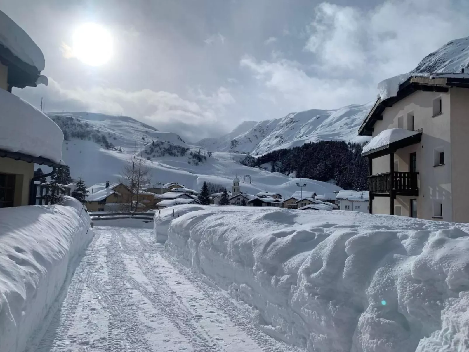 Mit Panoramablick in die Bergwelt - Image-tags.info