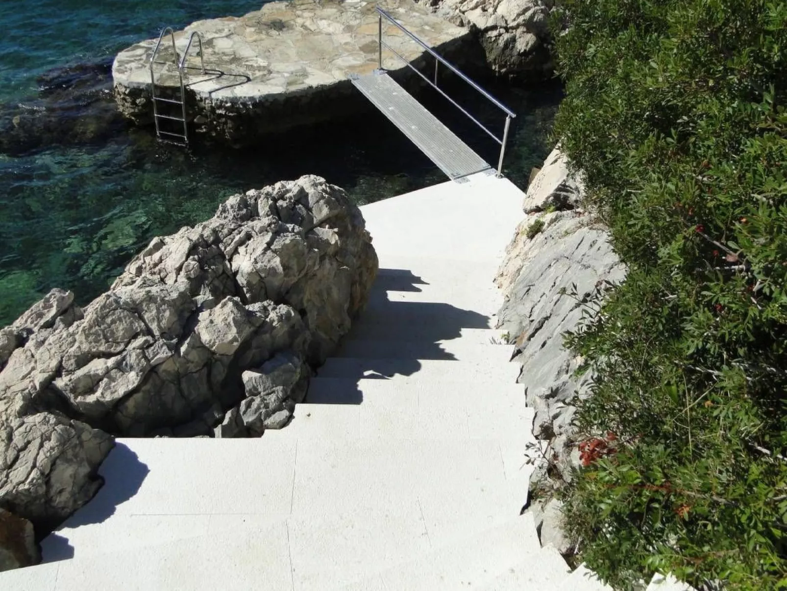 "Perla 3" mit Blick auf das Wasser - Image-tags.info