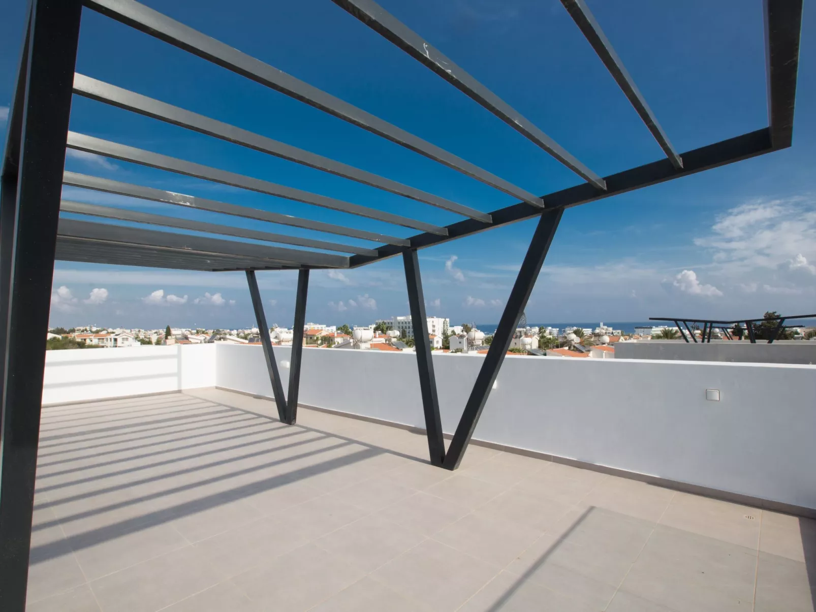 Neue, luxuriöse 3-Schlafzimmer-Villa in Protaras Zentrum - Image-tags.info