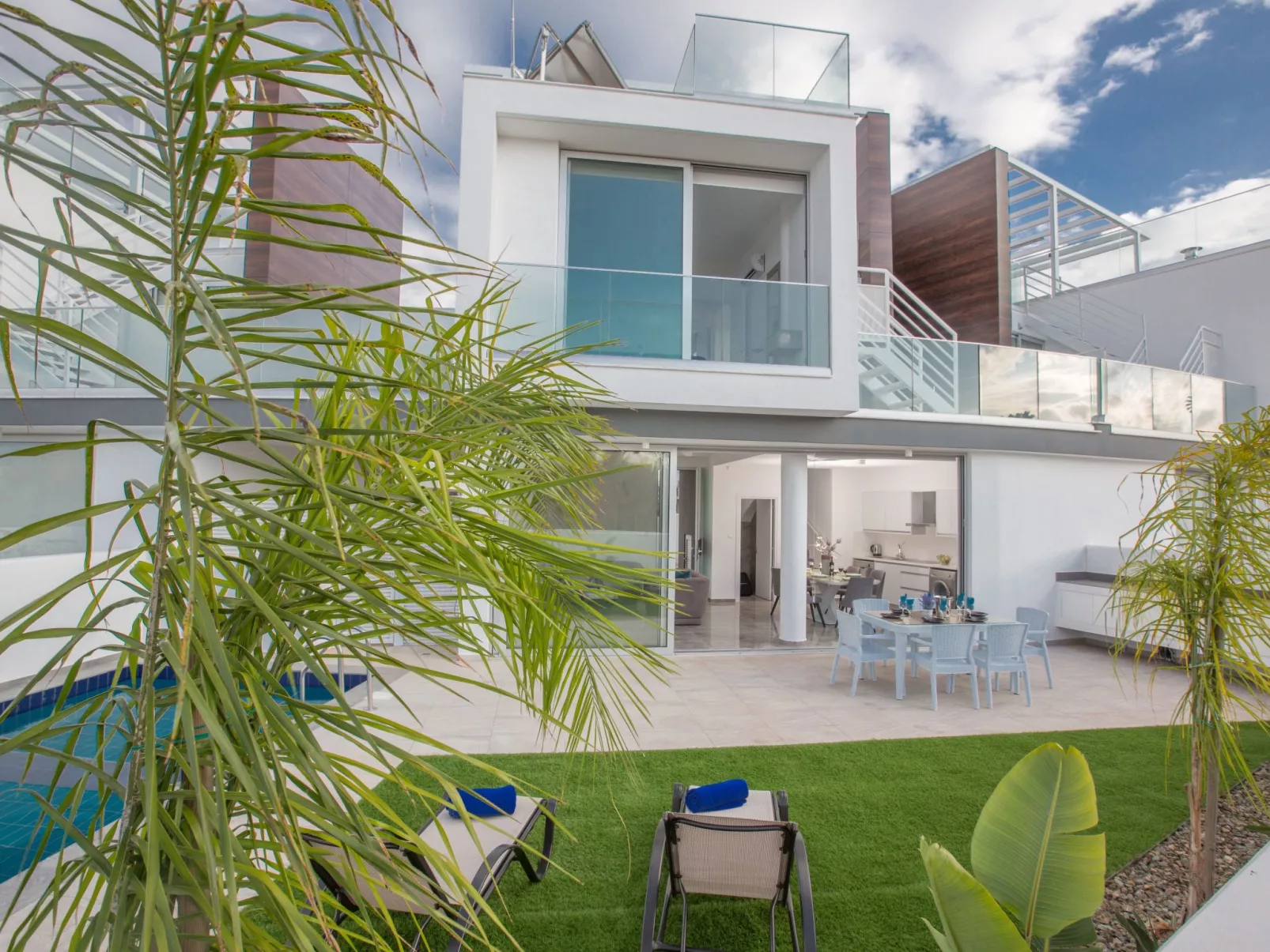 2-Schlafzimmer-Villa mit Pool, Dachgarten, Meerblick - Image-tags.info