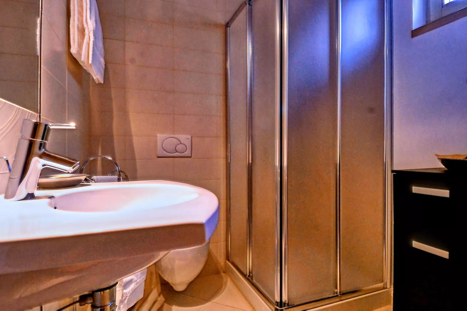 Villa Blue 2-Bathroom