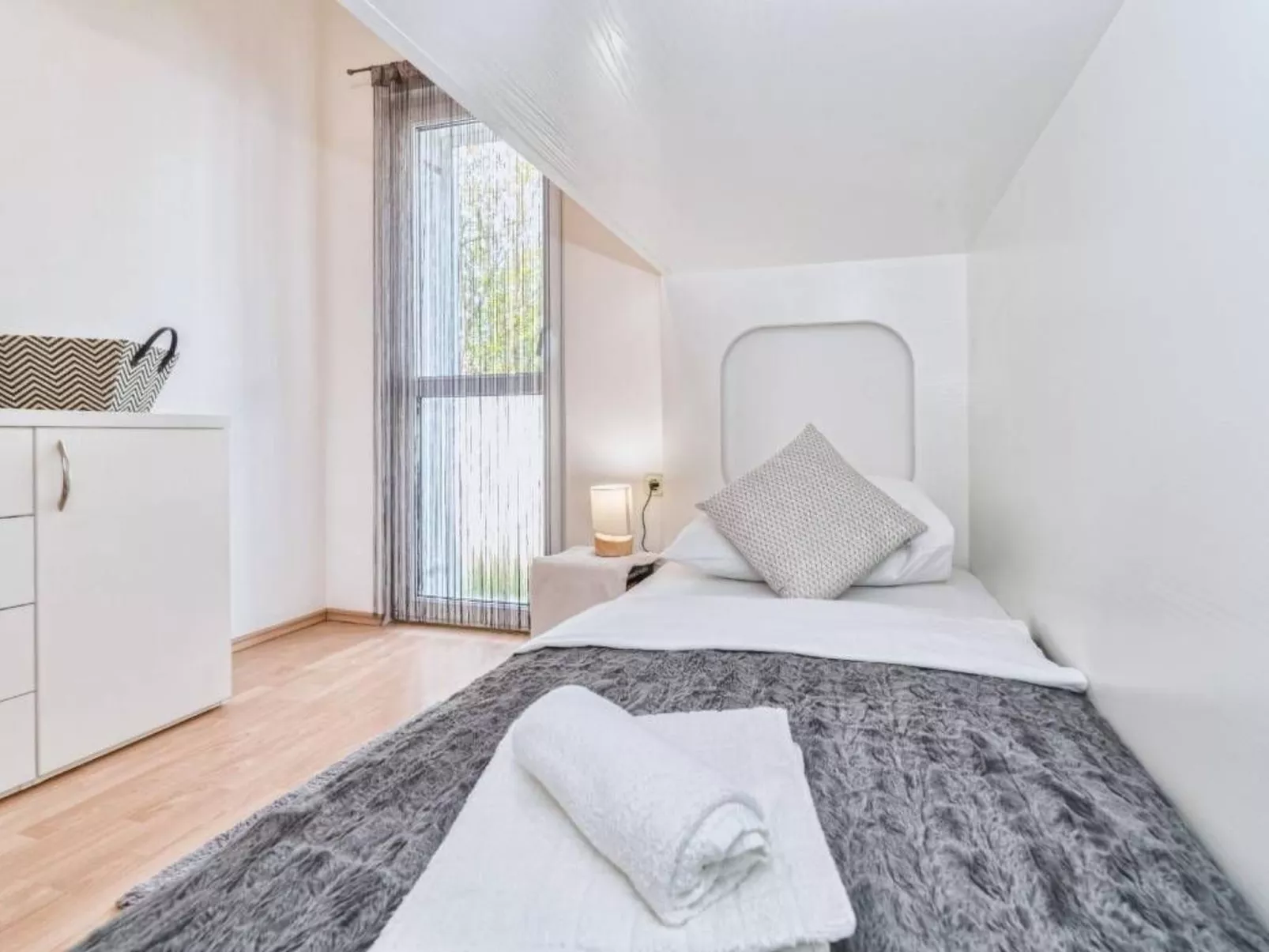 Strandhaus mit Pool in Meeresnähe - Image-tags.info