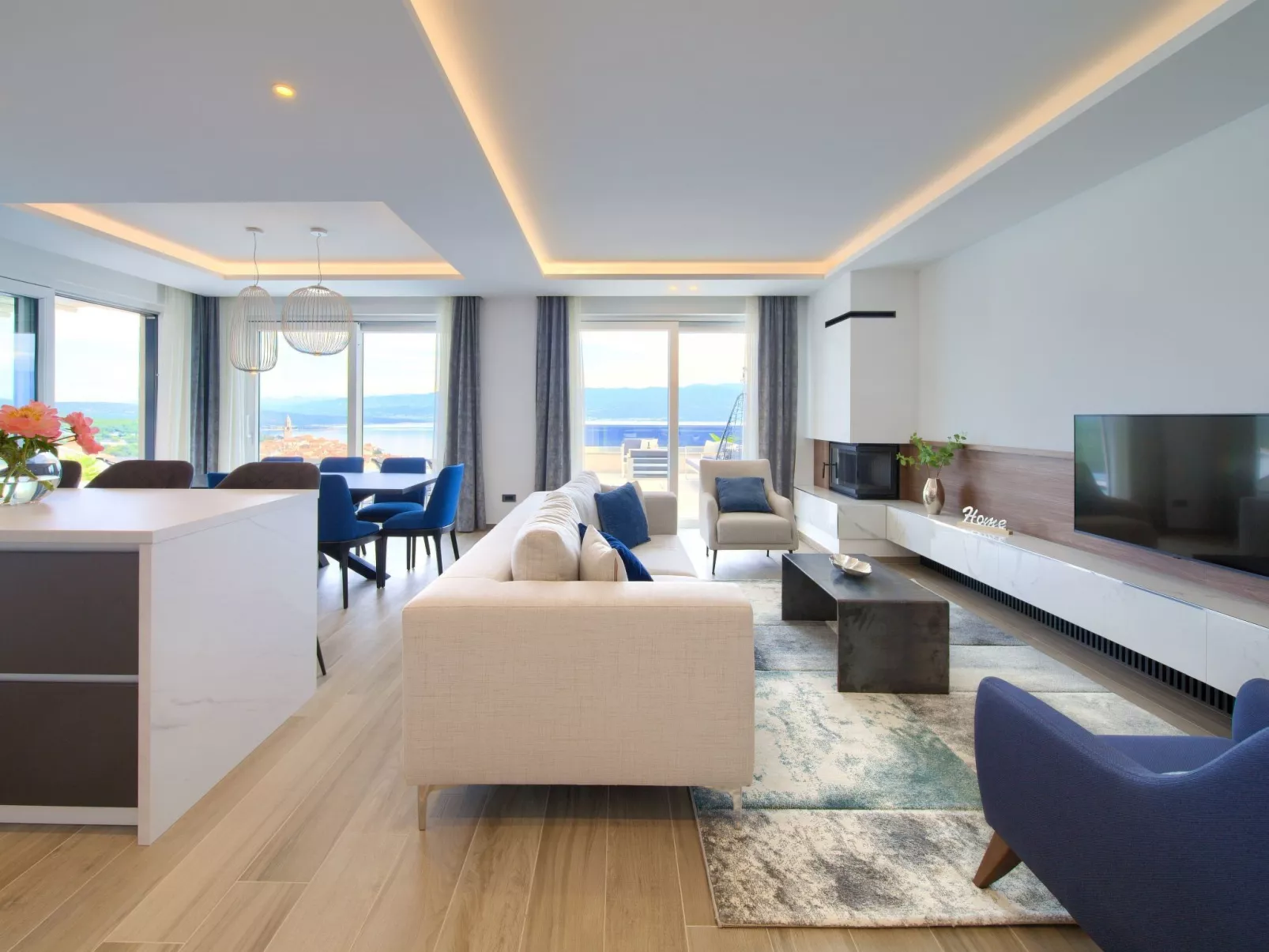 Luxuriöse Villa mit Pool und fantastischem Meerblick - Image-tags.info