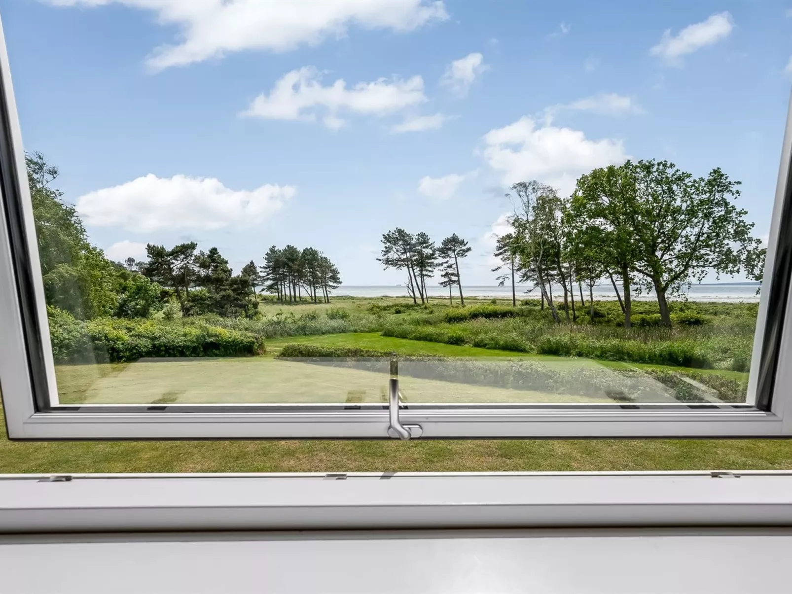 "Ellanora" - 50m from the sea - Draußen