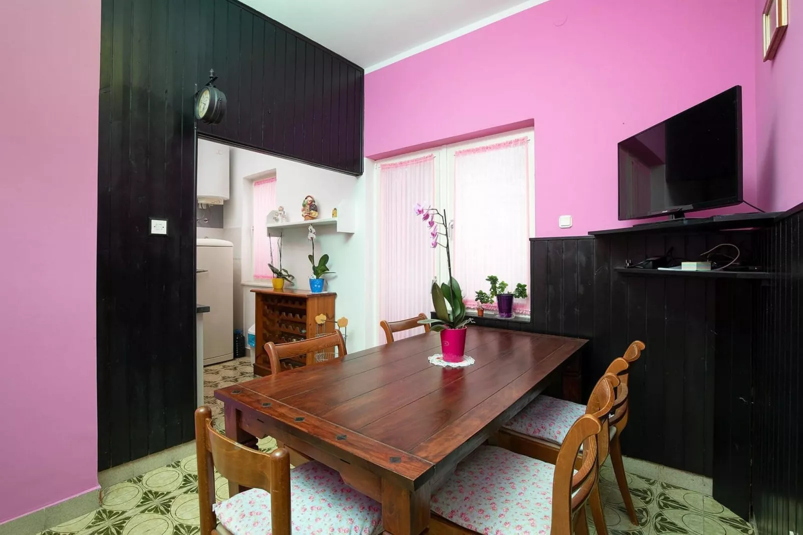 Anamarija-Dining room
