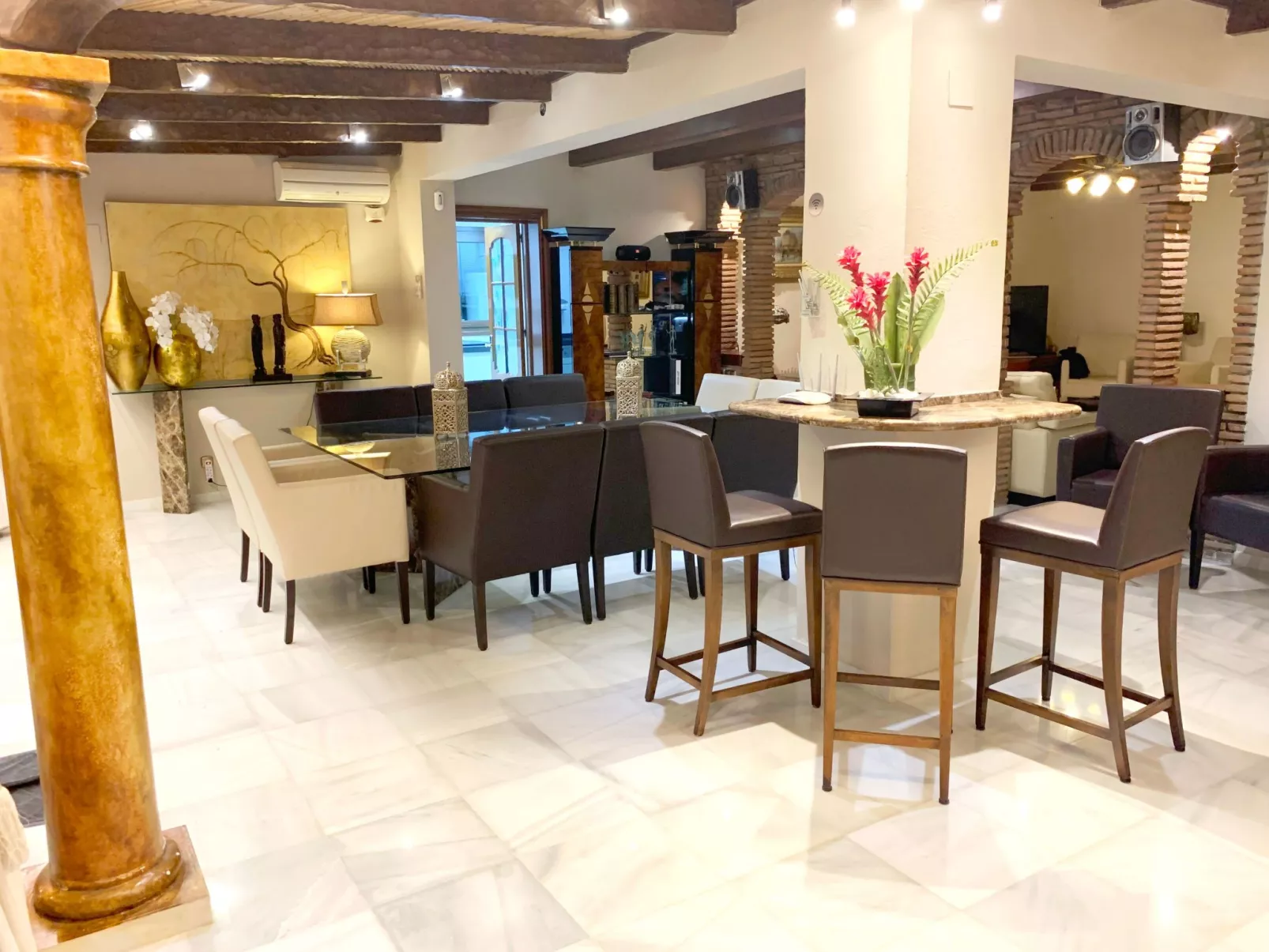 In der Nähe des Strandes, beheiztes Schwimmbad, Spielraum, Spielzimmer, etc - Drinnen