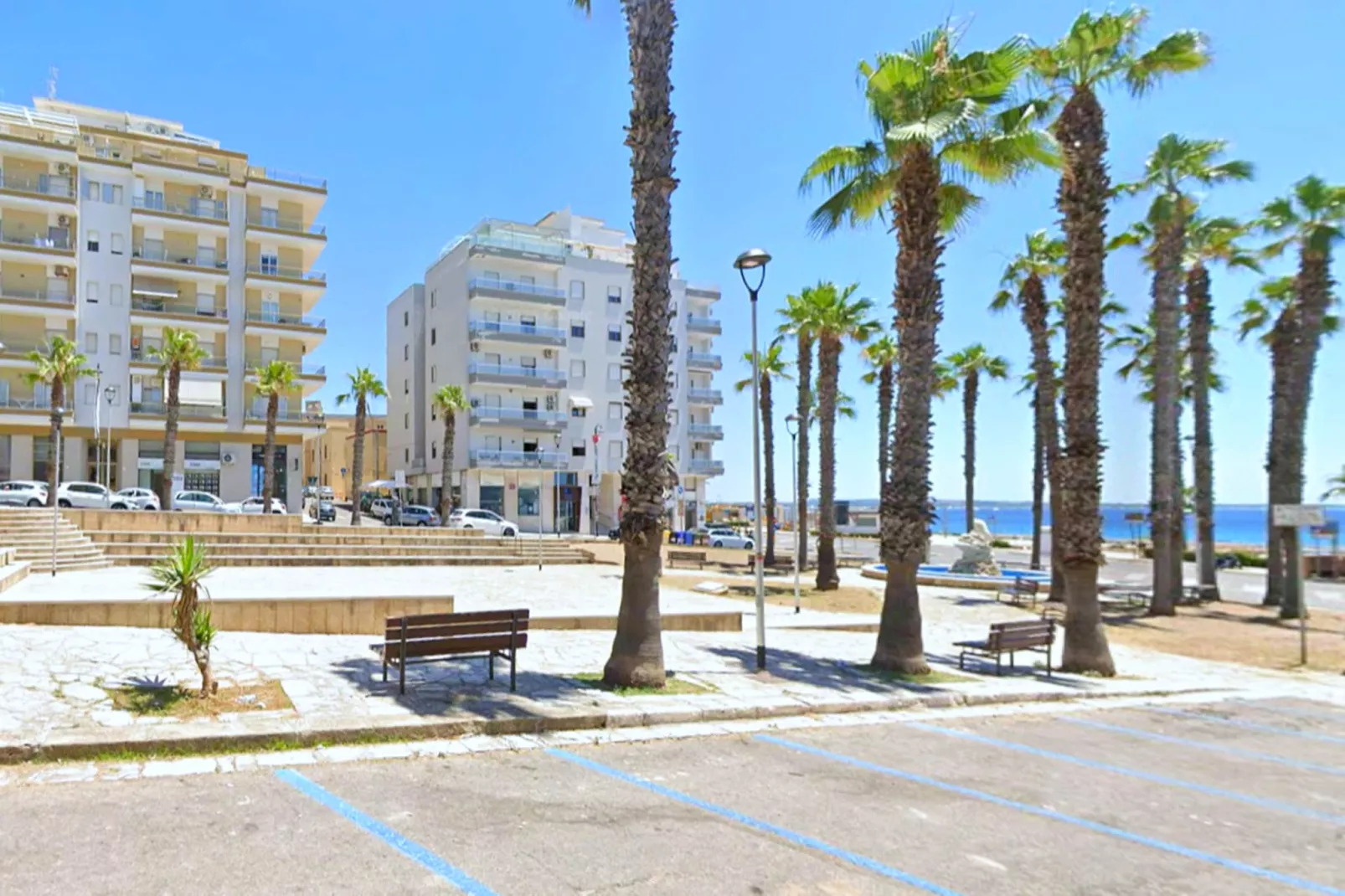 CVG51 - Exterior in summer