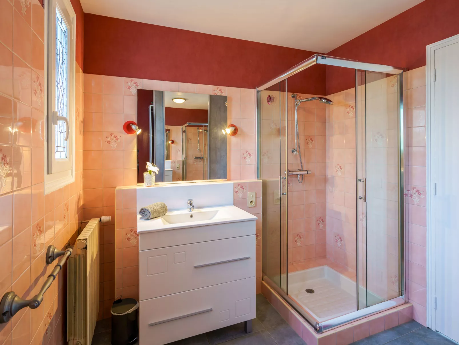 Les Volets Rouges - Drinnen