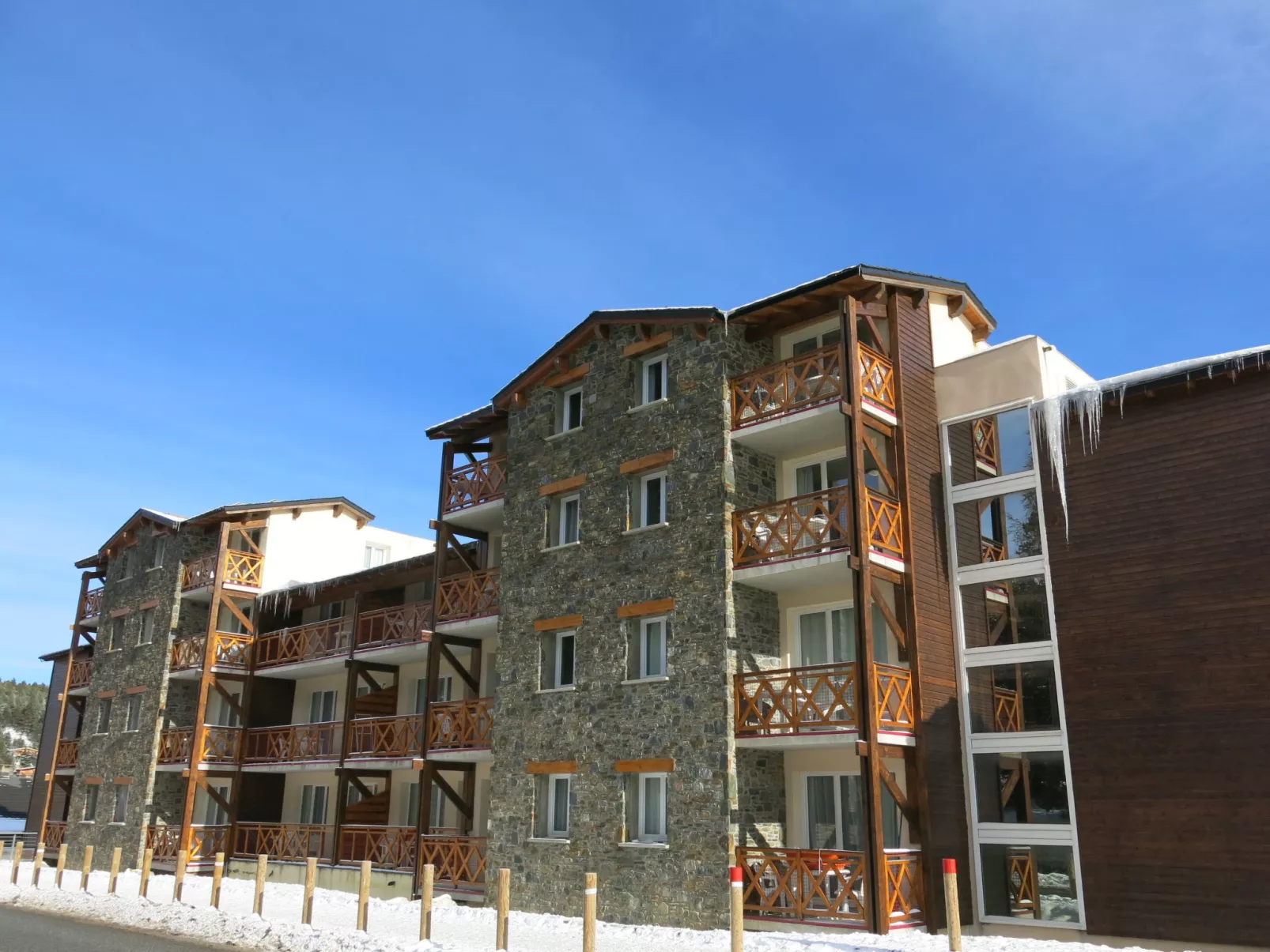 Appart Vacances Pyrénées 2000-Outside