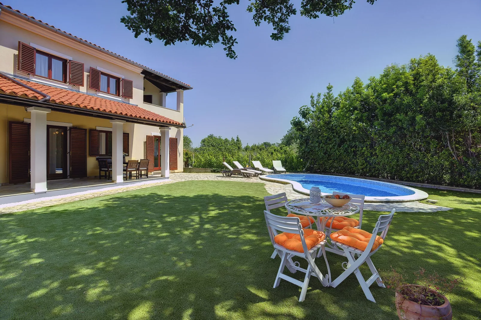 Villa Nina-Gardens summer