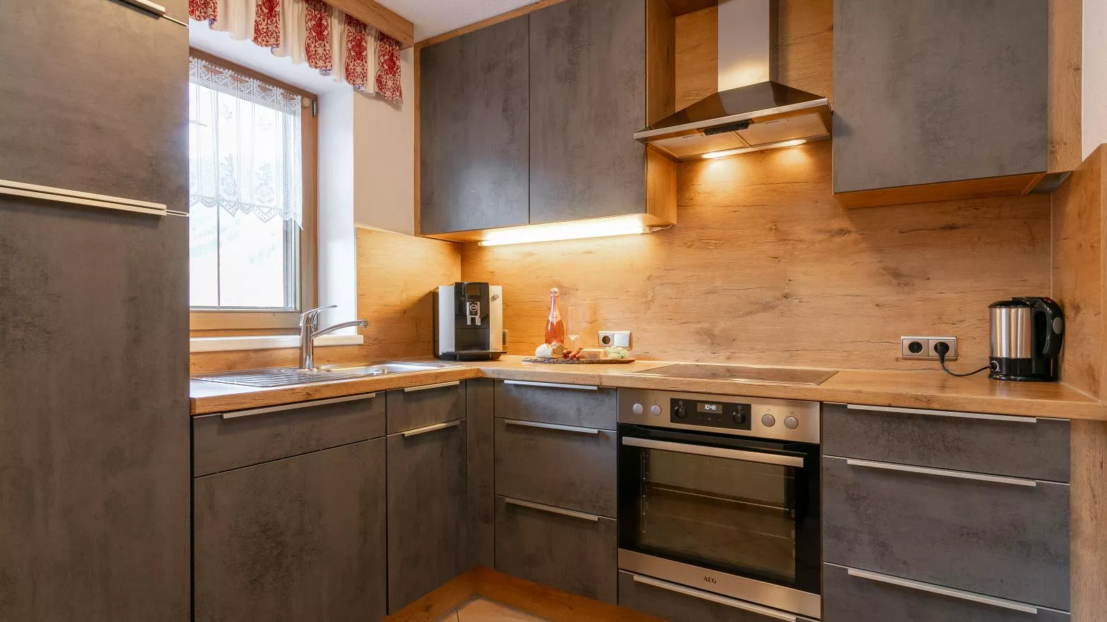 Rosalie-Lorena-Kitchen