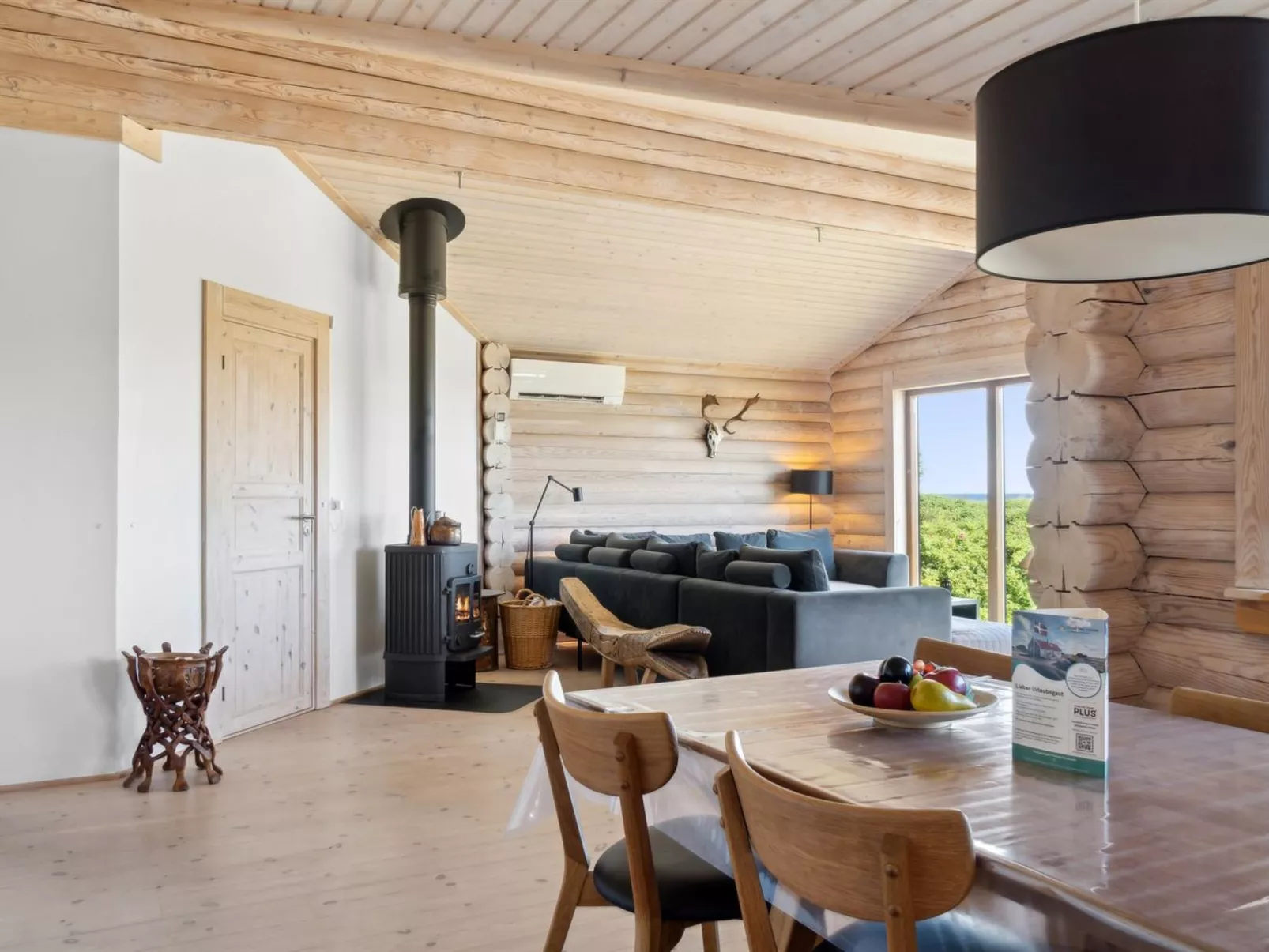 "Guthfast" - 50m from the sea - Drinnen