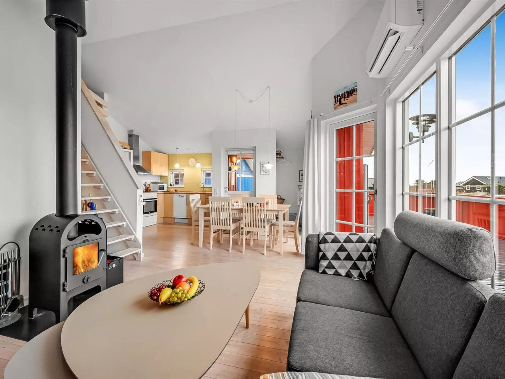 "Binta" - 300m to the fjord - Dedans