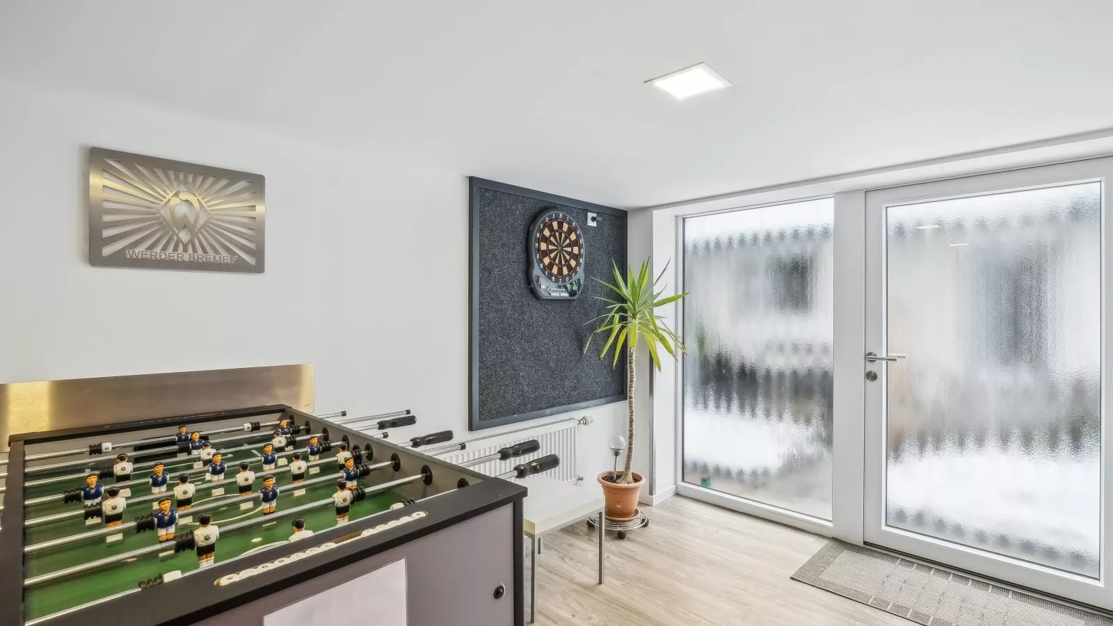 Mompels - Facilities