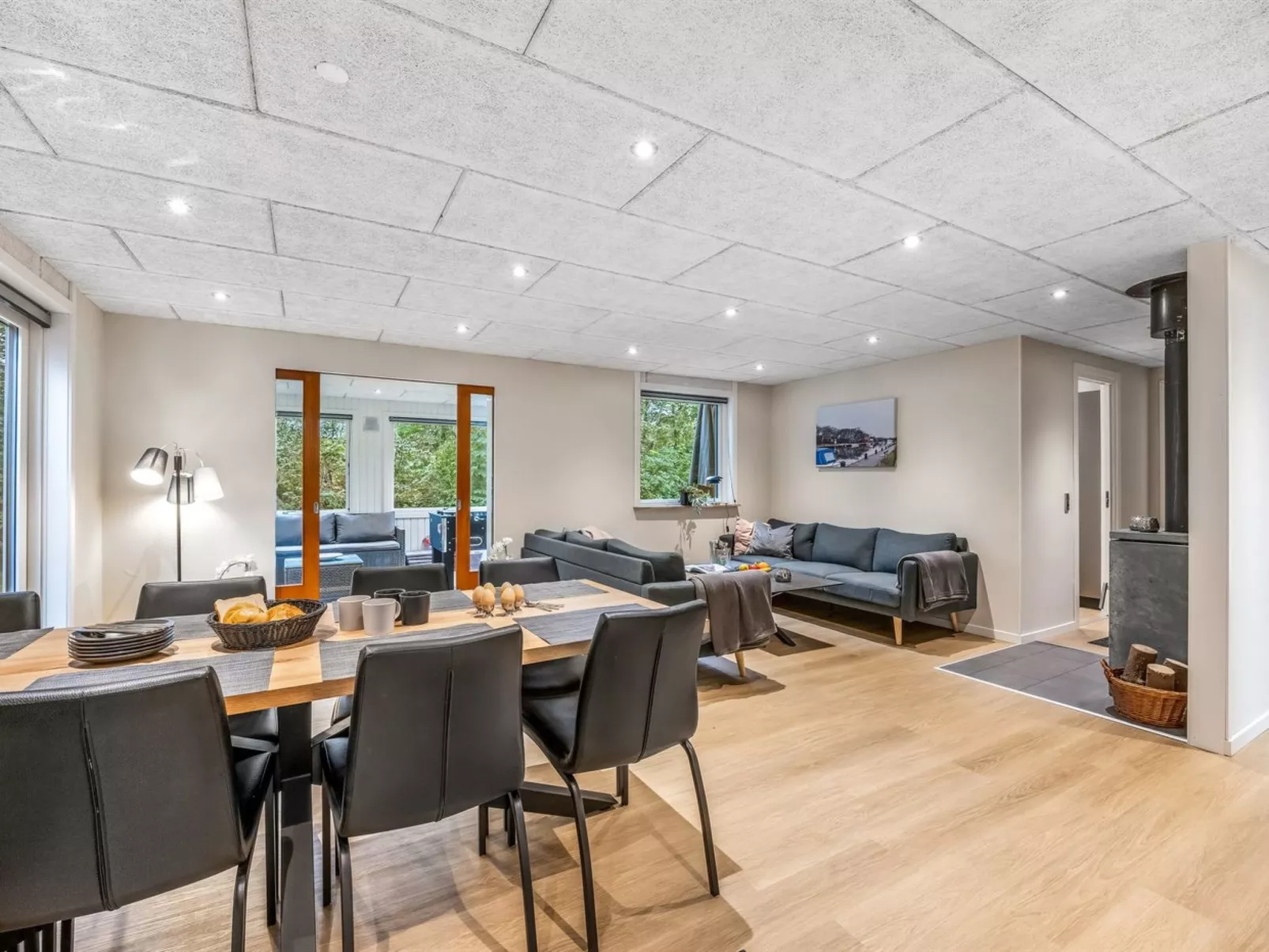 "Naia" - 300m to the fjord-Drinnen