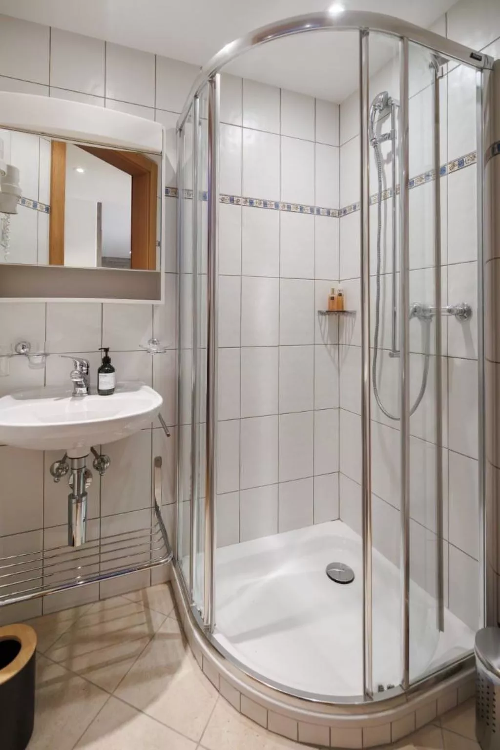 Cornelia 1 - Drinnen