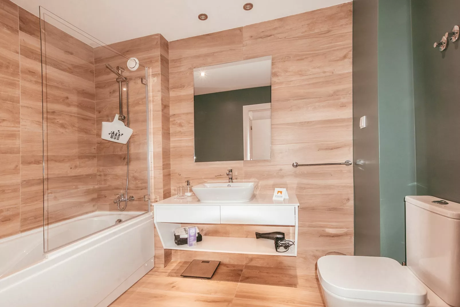 Elegant & Sophisticated Campo Ourique by GT House-Badezimmer