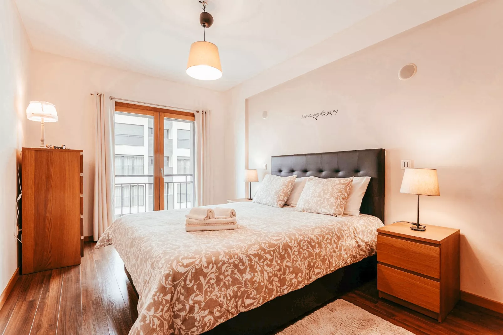 Modern & Elegant 2 bedroom in Amadora by GT House-Schlafzimmer